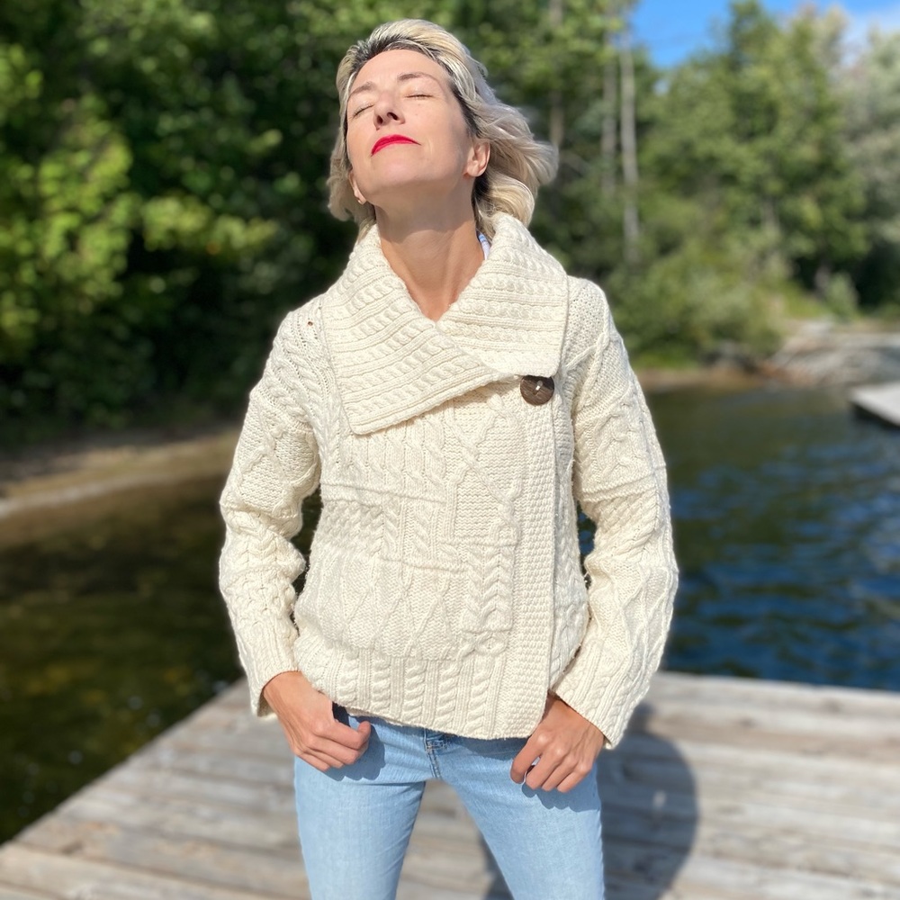 Cropped Carraig Donn Cable knit Cardigan